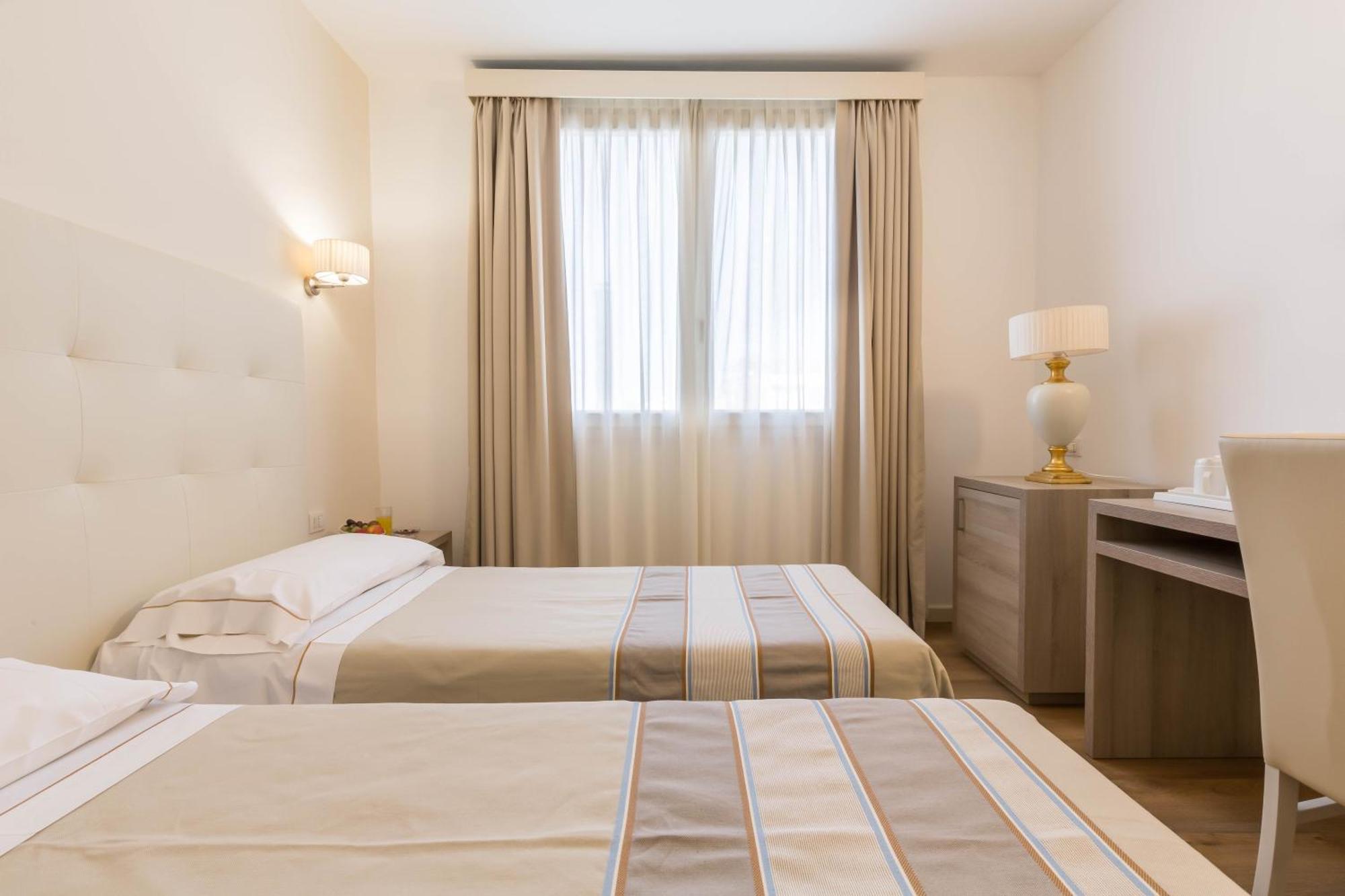 Hotel Catalunya Alghero Bagian luar foto