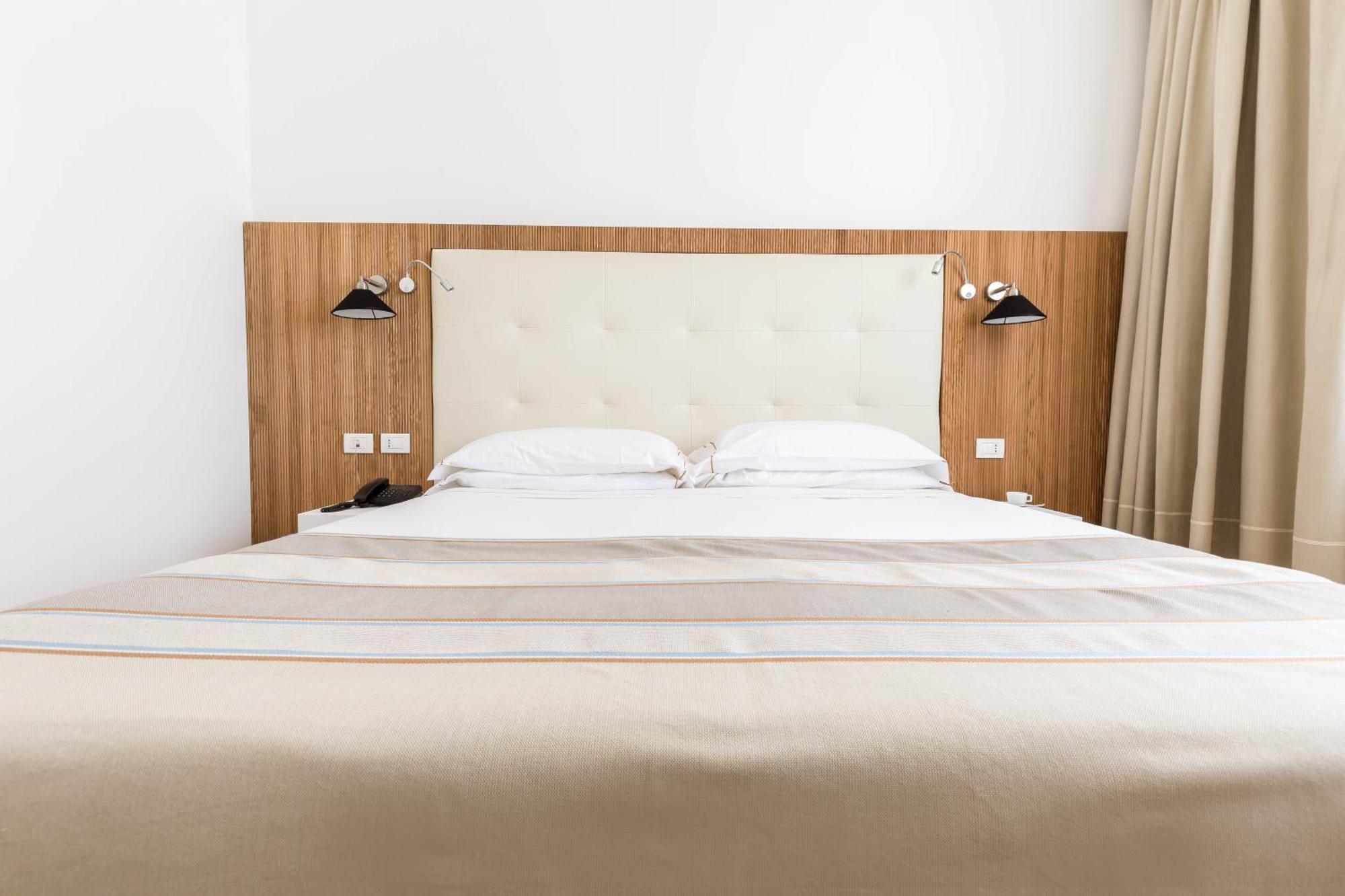 Hotel Catalunya Alghero Bagian luar foto