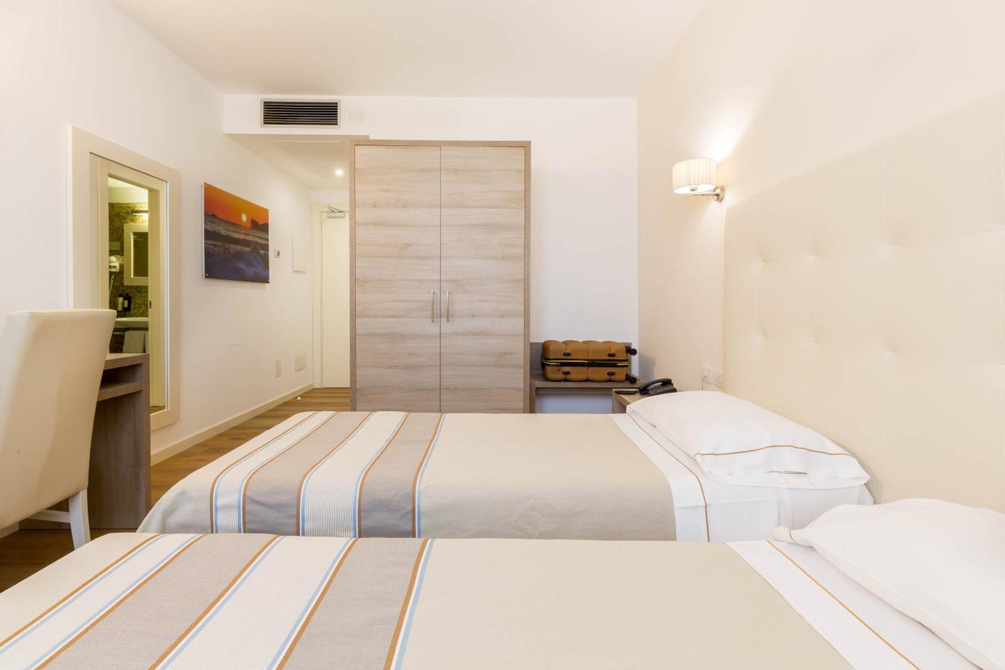 Hotel Catalunya Alghero Bagian luar foto